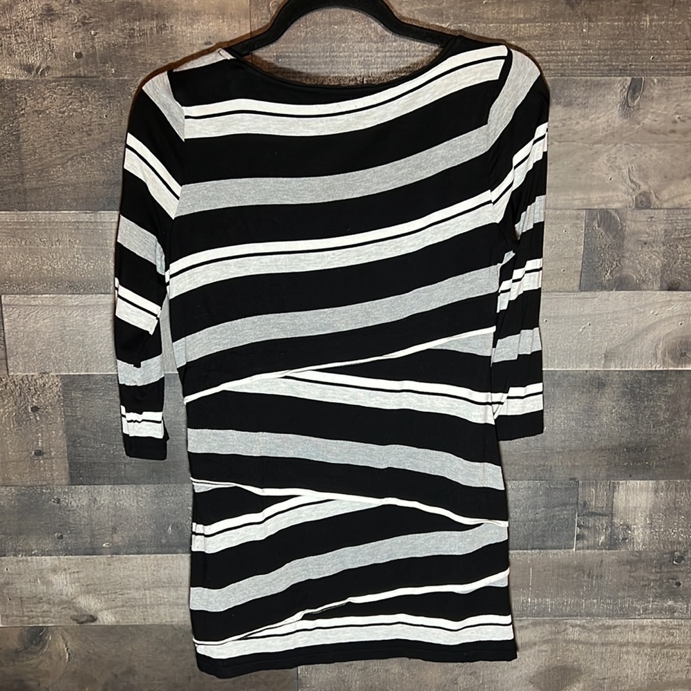 Classy White House Black Market Black, Gray, and White Blouse - Picture 4 of 6